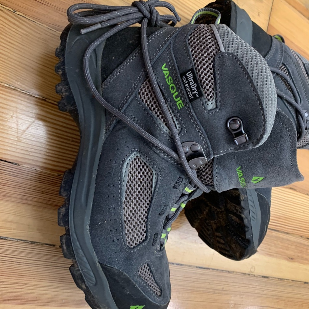 Youth hiking boots, size 5 men